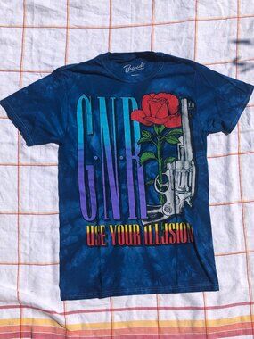 GUNS N' ROSES (Size S) Use Your Illusion Graphic Tee